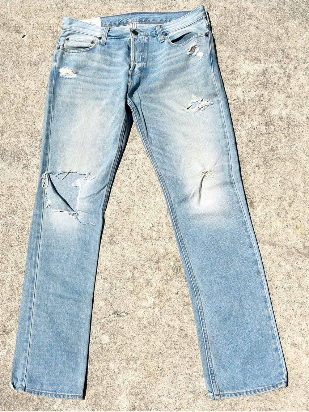 Hollister Men's Light Blue Distressed Straight-Leg Jeans